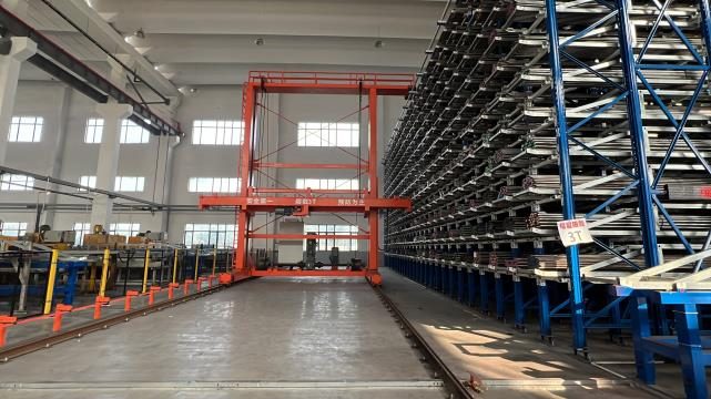 Long tubes in a honeycomb store with stacker crane